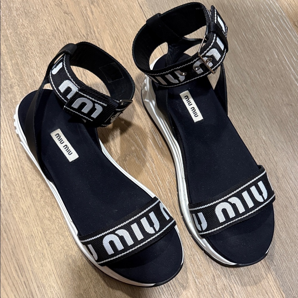 Miu Miu Black and White Logo Strap Sandals
Cloth sandal 
Size 39.5
Like new !!!